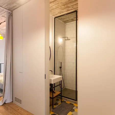 아파트 Flh Intendente Mezzanine With Interior Pateo 리스본